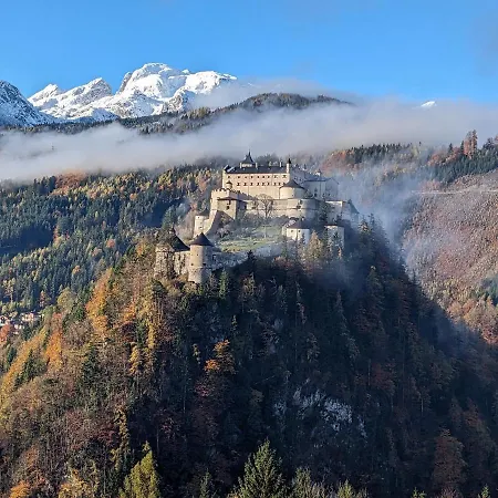 Haus Biechl Mit Blick Auf Burg Hohenwerfen Apartman