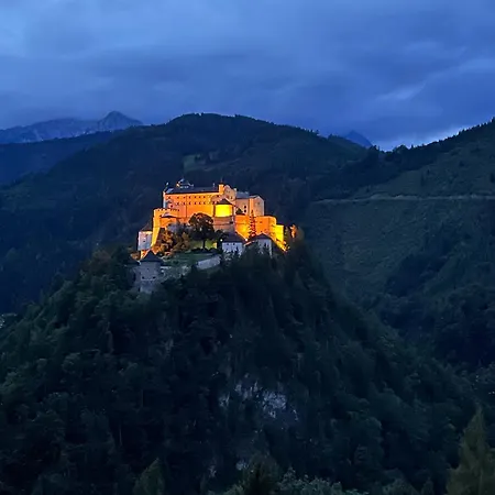 Haus Biechl Mit Blick Auf Burg Hohenwerfen Apartment Pfarrwerfen