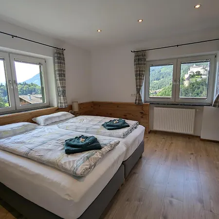 Apartment Haus Biechl Mit Blick Auf Burg Hohenwerfen *