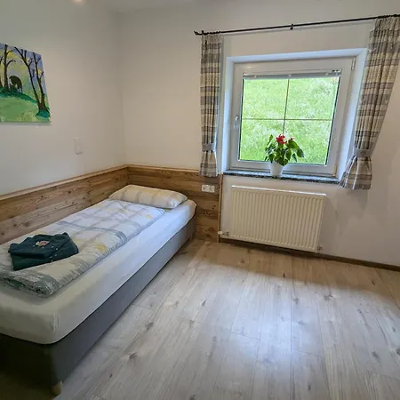 Apartment Haus Biechl Mit Blick Auf Burg Hohenwerfen *