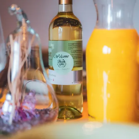 Haus Biechl Mit Blick Auf Burg Hohenwerfen * Pfarrwerfen