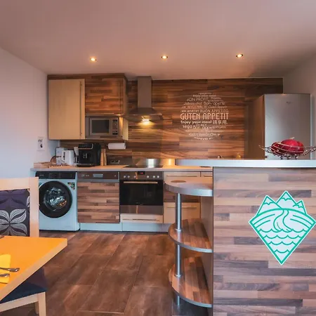 Haus Biechl Mit Blick Auf Burg Hohenwerfen