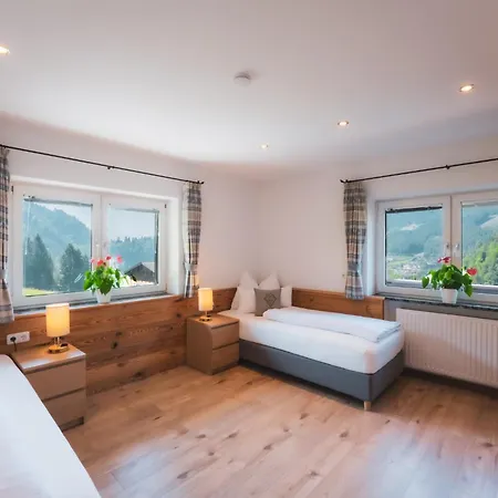 Apartment Haus Biechl Mit Blick Auf Burg Hohenwerfen