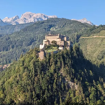 Haus Biechl Mit Blick Auf Burg Hohenwerfen Apartment Pfarrwerfen