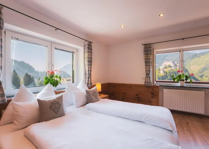 Haus Biechl Mit Blick Auf Burg Hohenwerfen * بفارويرفين