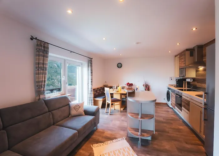 Haus Biechl Mit Blick Auf Burg Hohenwerfen * بفارويرفين