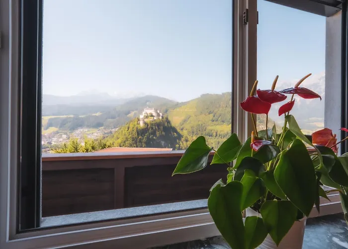 Haus Biechl Mit Blick Auf Burg Hohenwerfen بفارويرفين