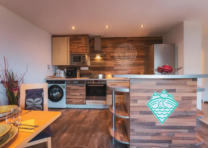 Haus Biechl Mit Blick Auf Burg Hohenwerfen